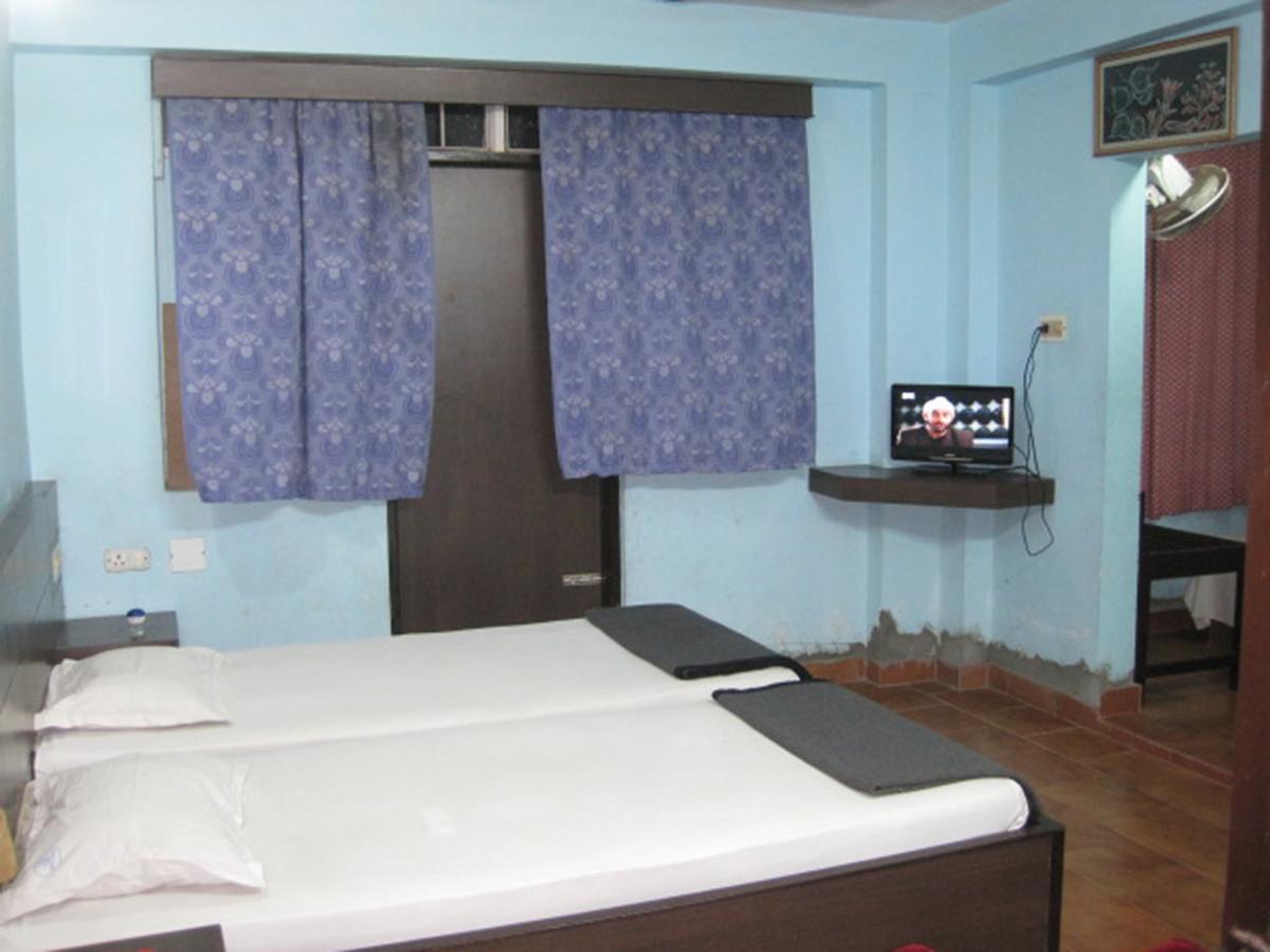 פורי Hotel Arya Palace מראה חיצוני תמונה