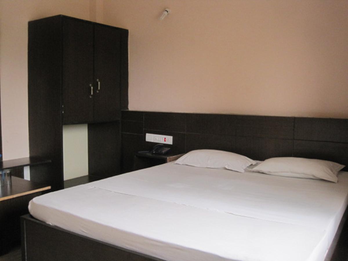 פורי Hotel Arya Palace מראה חיצוני תמונה