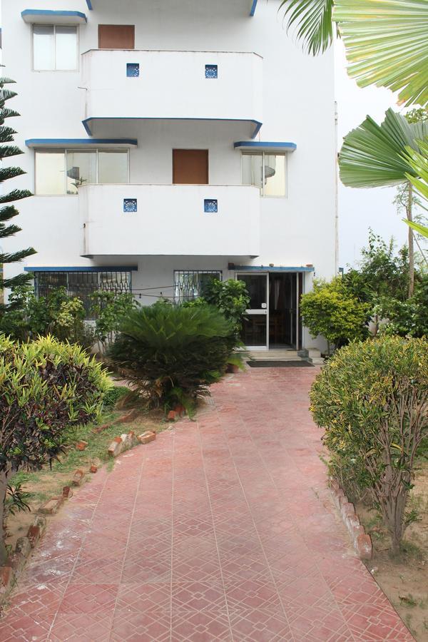 פורי Hotel Arya Palace מראה חיצוני תמונה