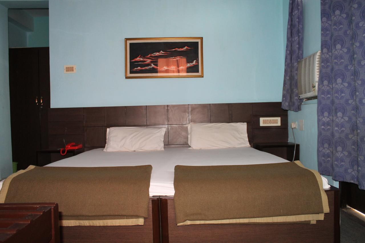 פורי Hotel Arya Palace מראה חיצוני תמונה