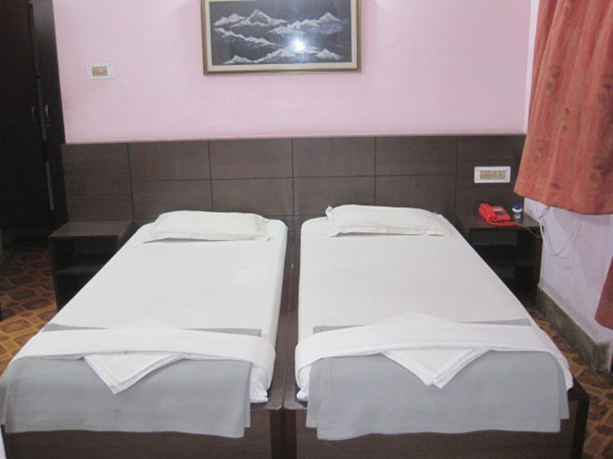 פורי Hotel Arya Palace מראה חיצוני תמונה