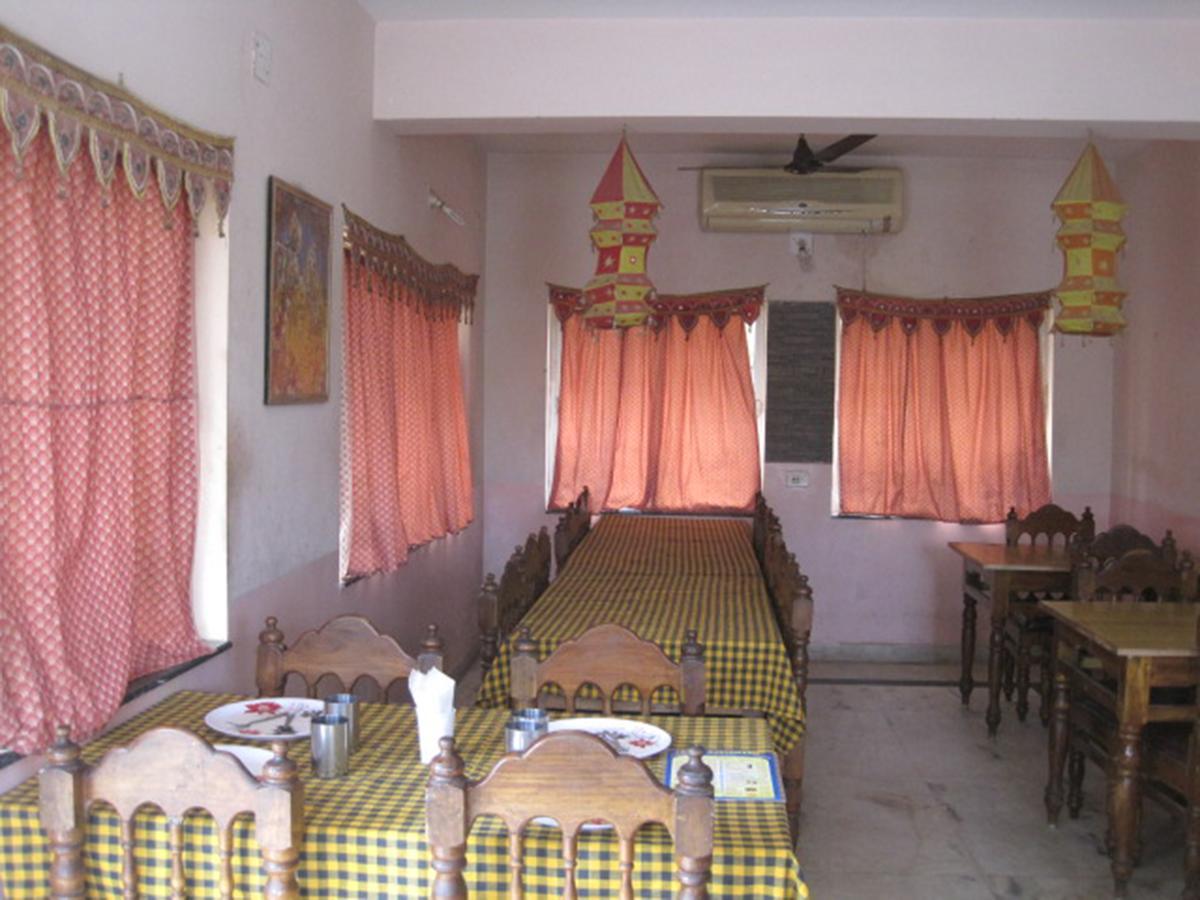 פורי Hotel Arya Palace מראה חיצוני תמונה