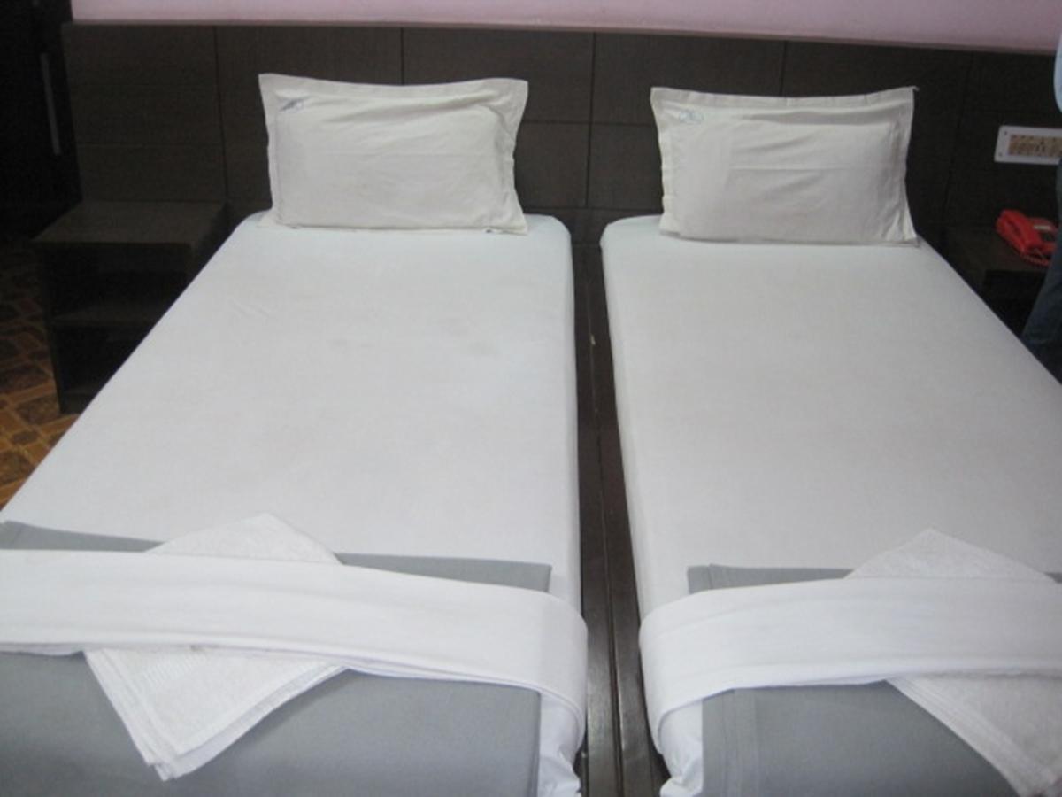 פורי Hotel Arya Palace מראה חיצוני תמונה