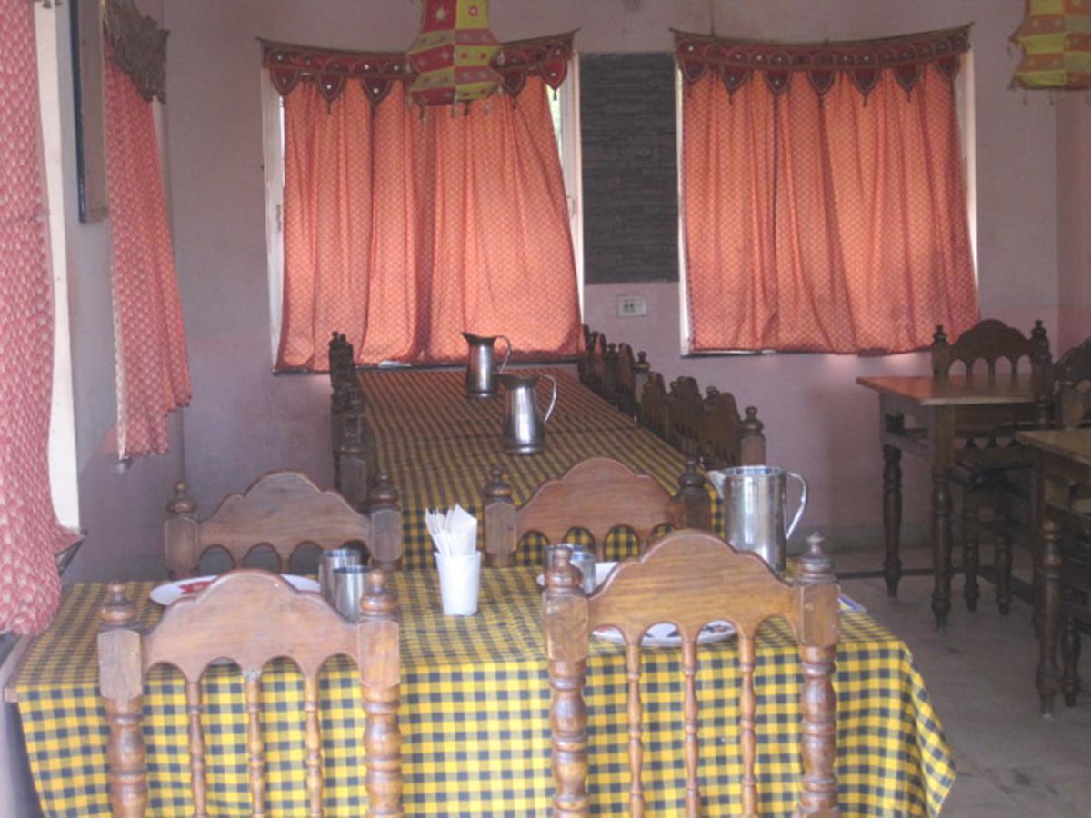 פורי Hotel Arya Palace מראה חיצוני תמונה