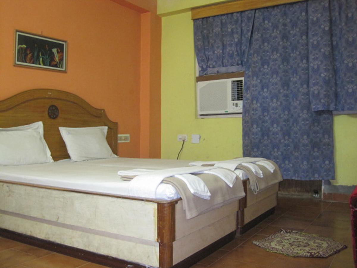 פורי Hotel Arya Palace מראה חיצוני תמונה