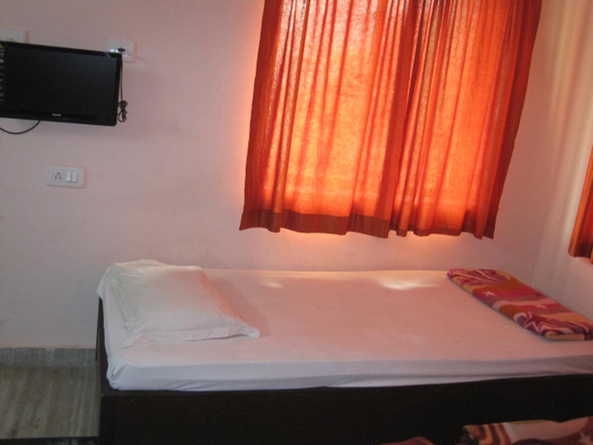 פורי Hotel Arya Palace מראה חיצוני תמונה