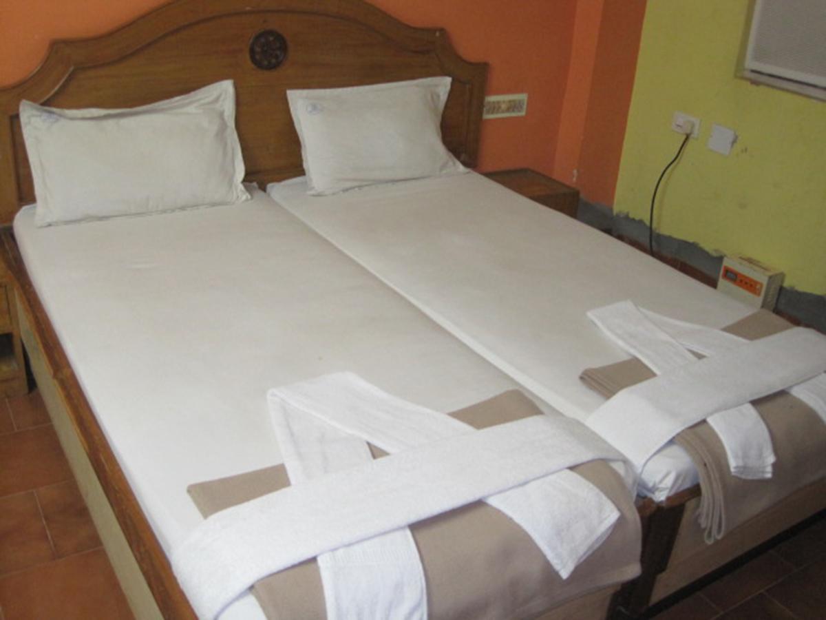 פורי Hotel Arya Palace מראה חיצוני תמונה