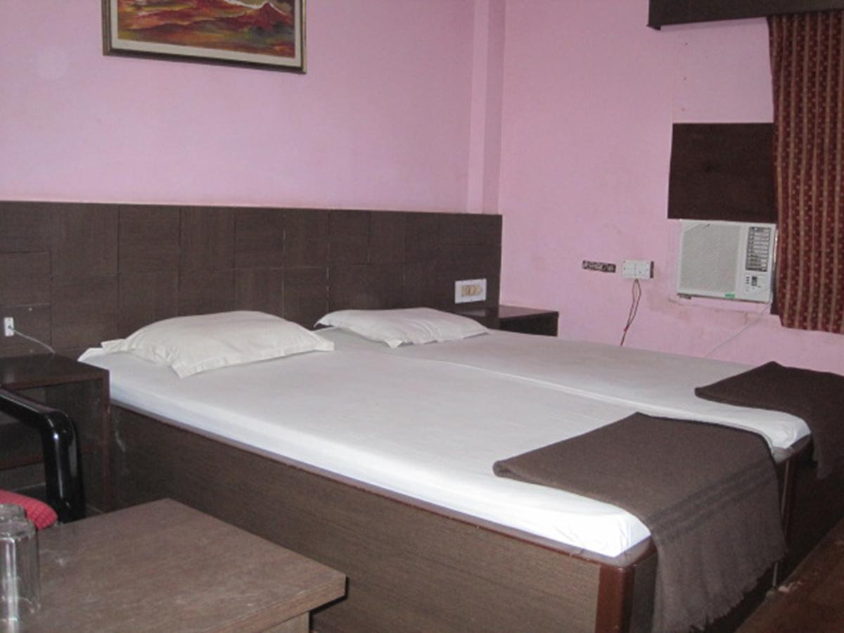 פורי Hotel Arya Palace מראה חיצוני תמונה